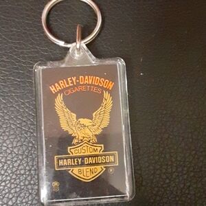 VINTAGE HARLEY DAVIDSON CIGARETTES KEYCHAIN CHARM NRMINT CONDITION